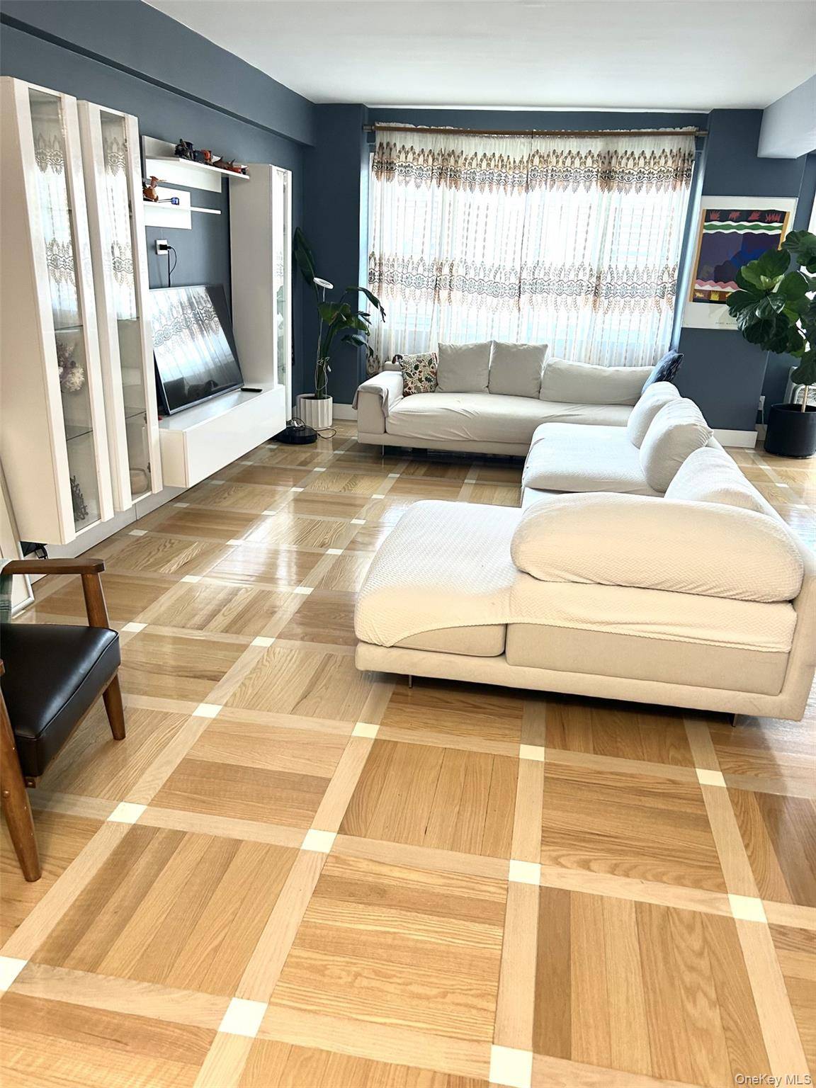 Jamaica Hills, NY 11432,89-15 PARSONS BLVD #9