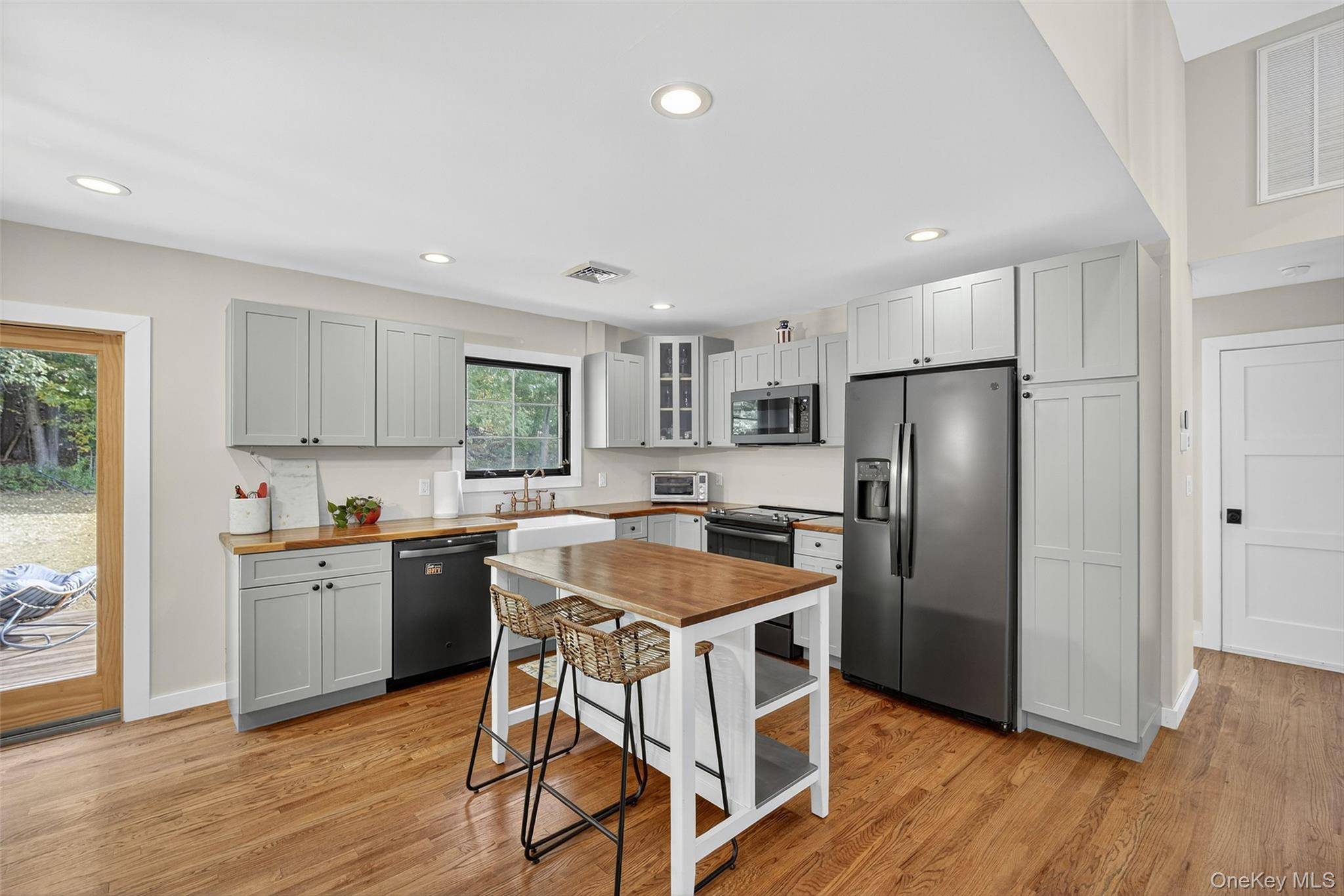 Pleasant Valley, NY 12569,58 Cole RD