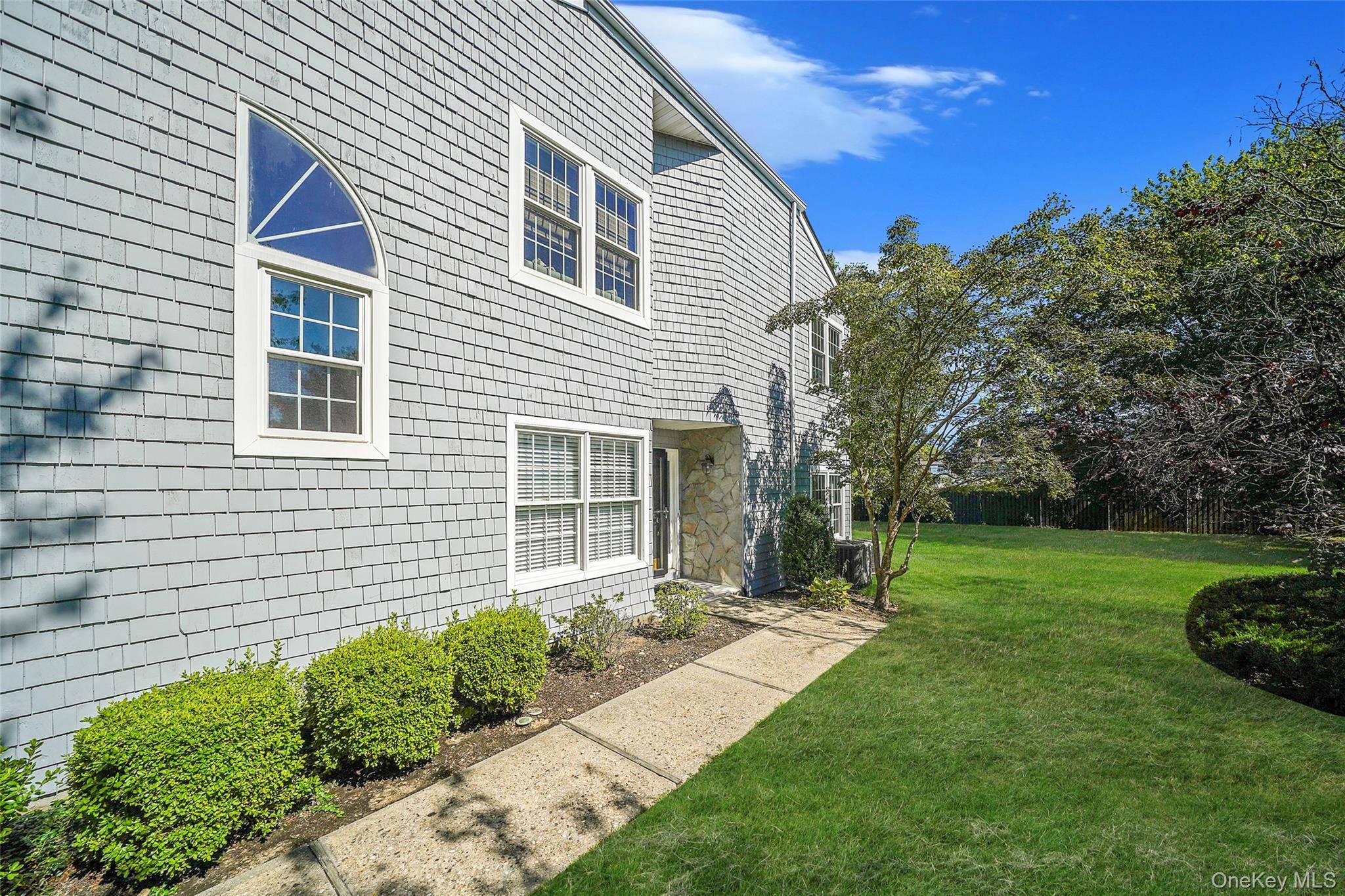 Kings Park, NY 11754,200 Lakebridge DR