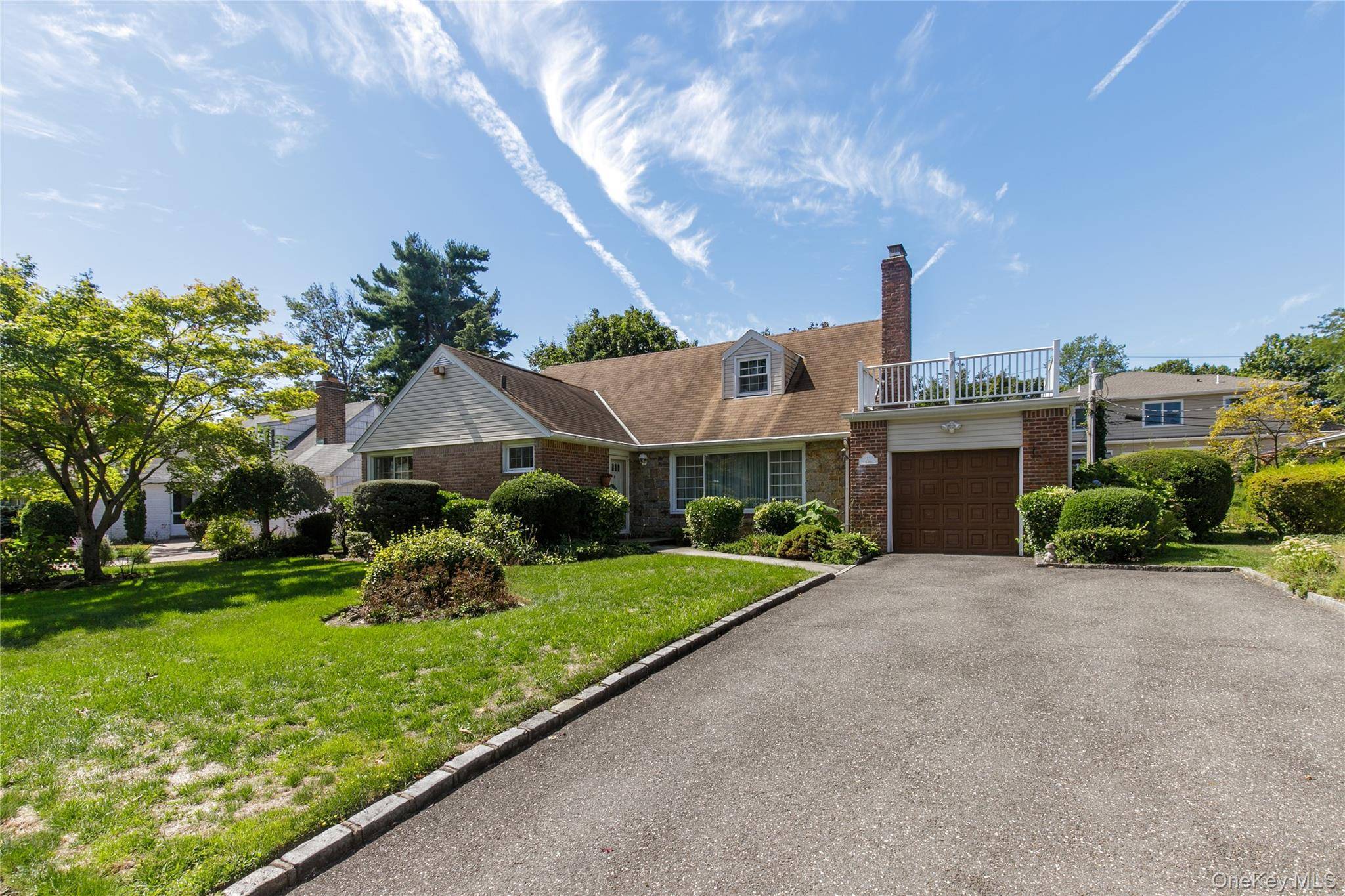 Port Washington, NY 11050,13 Linda RD