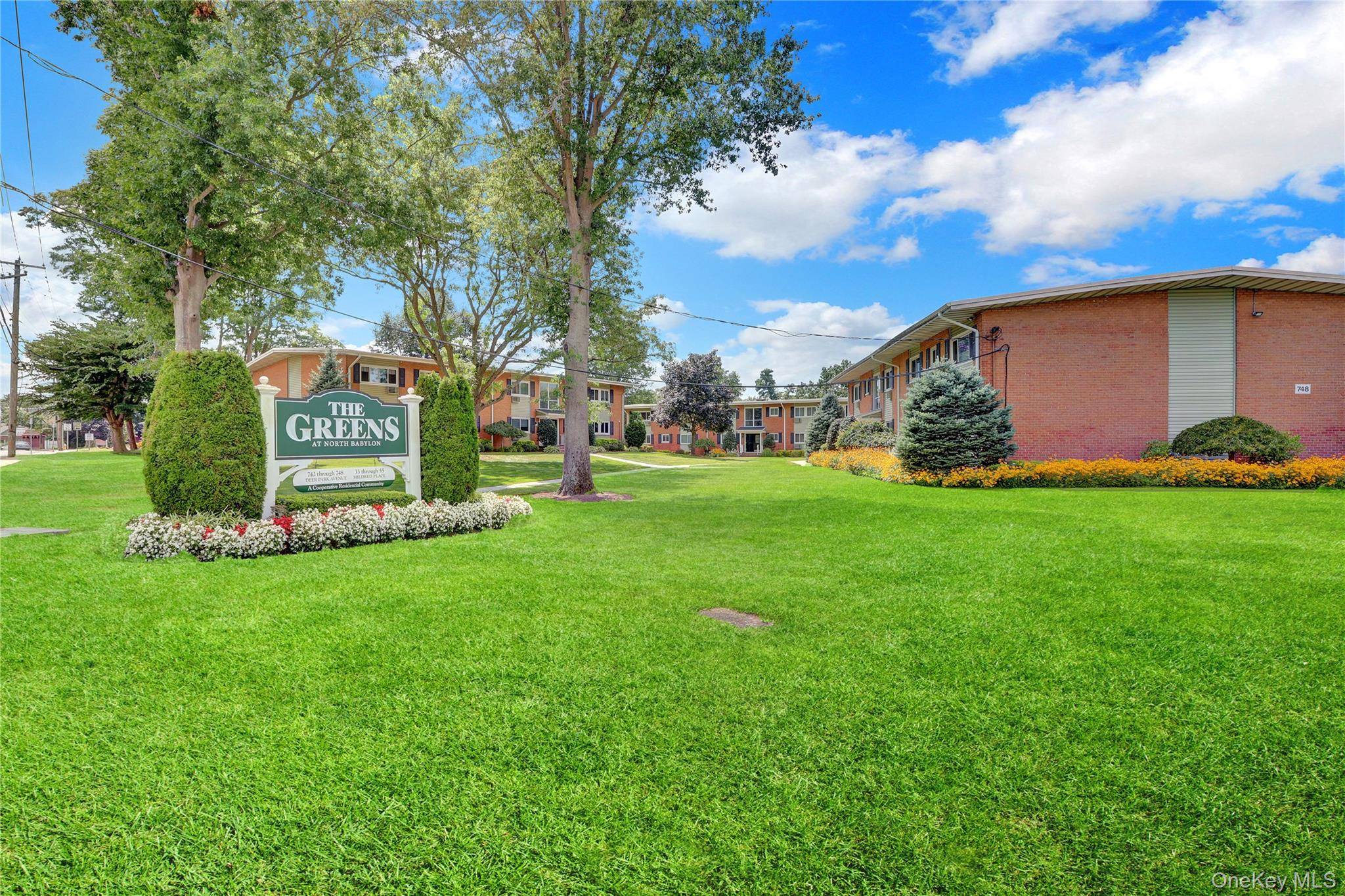 North Babylon, NY 11703,742 Deer Park AVE #8B