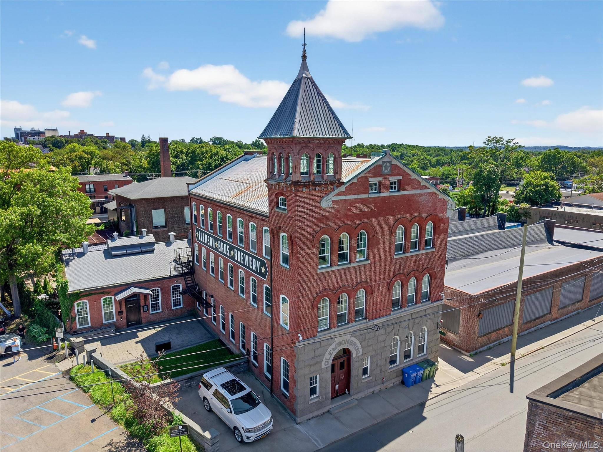 Middletown, NY 10940,22 Cottage ST