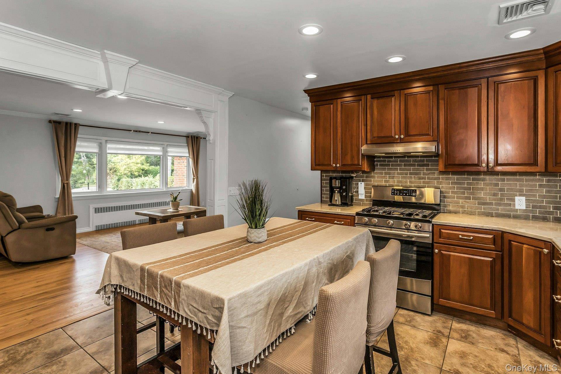 Huntington Station, NY 11746,20 Maplewood RD