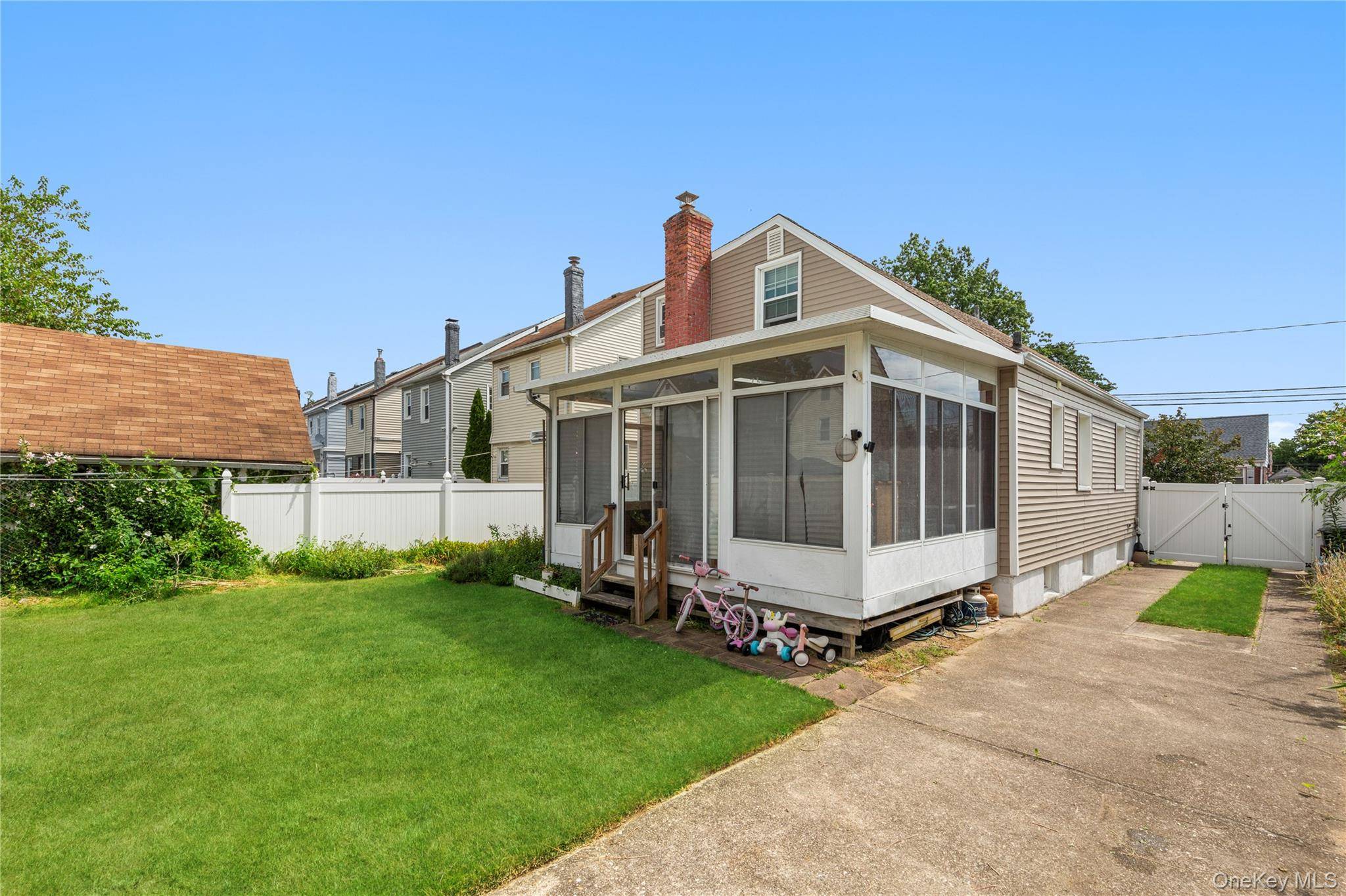 Valley Stream, NY 11580,11 Dewitt ST