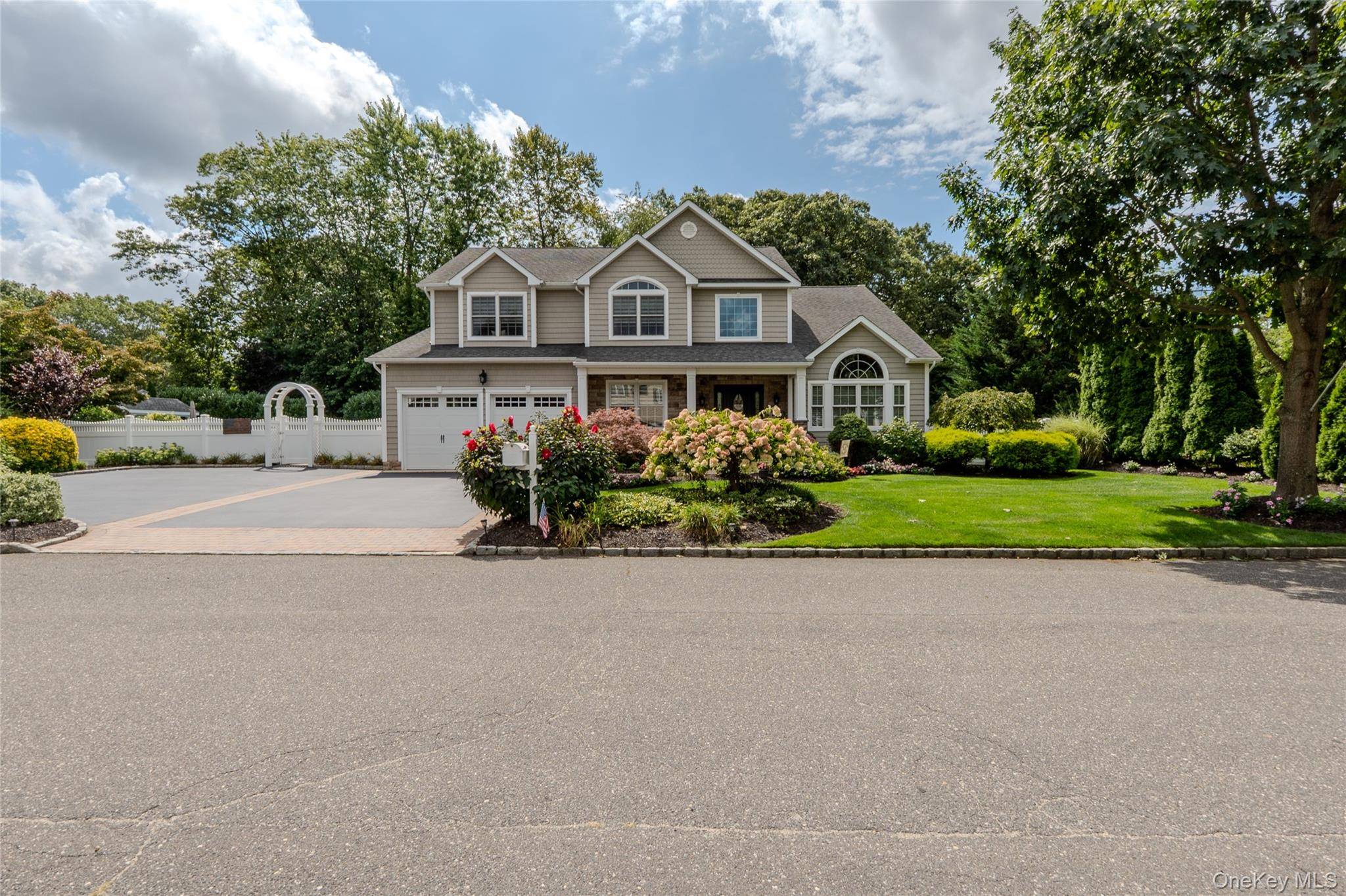 Nesconset, NY 11767,6 Hearthstone LN