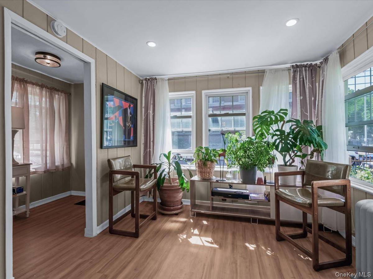 Saint Albans, NY 11412,191-07 121st AVE