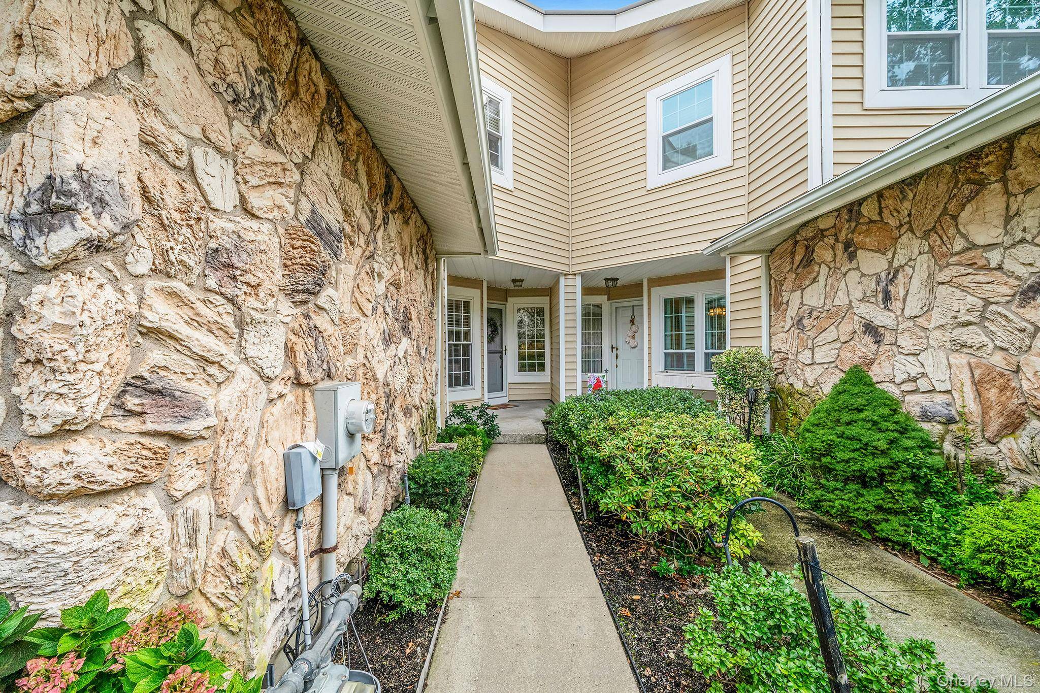 Holbrook, NY 11741,185 Colony DR