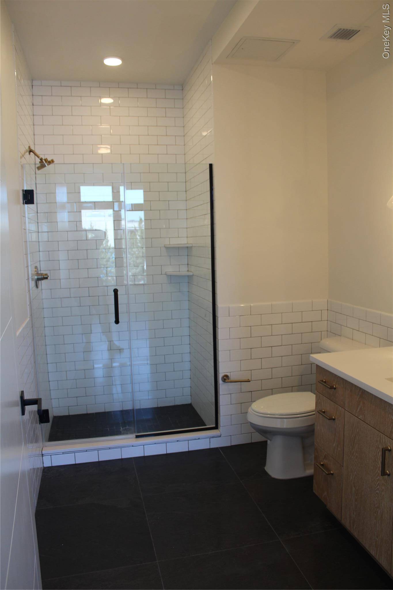 Riverhead, NY 11901,331 E Main ST #306