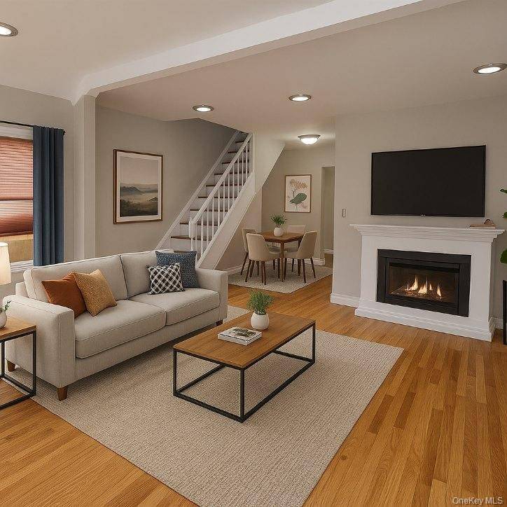 Rockville Centre, NY 11570,492a Cornell AVE