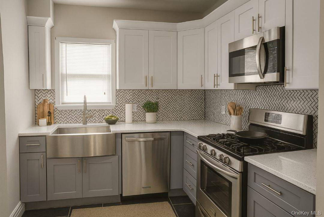 Rockville Centre, NY 11570,492a Cornell AVE