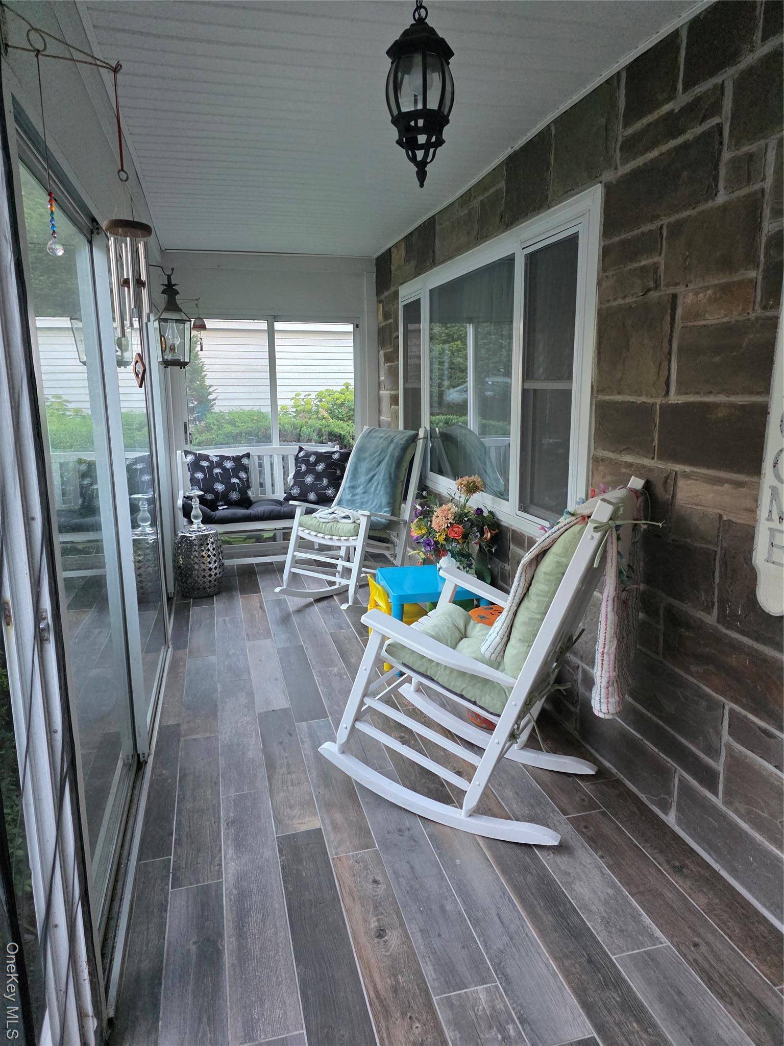 Ridge, NY 11961,160 Laurance LN