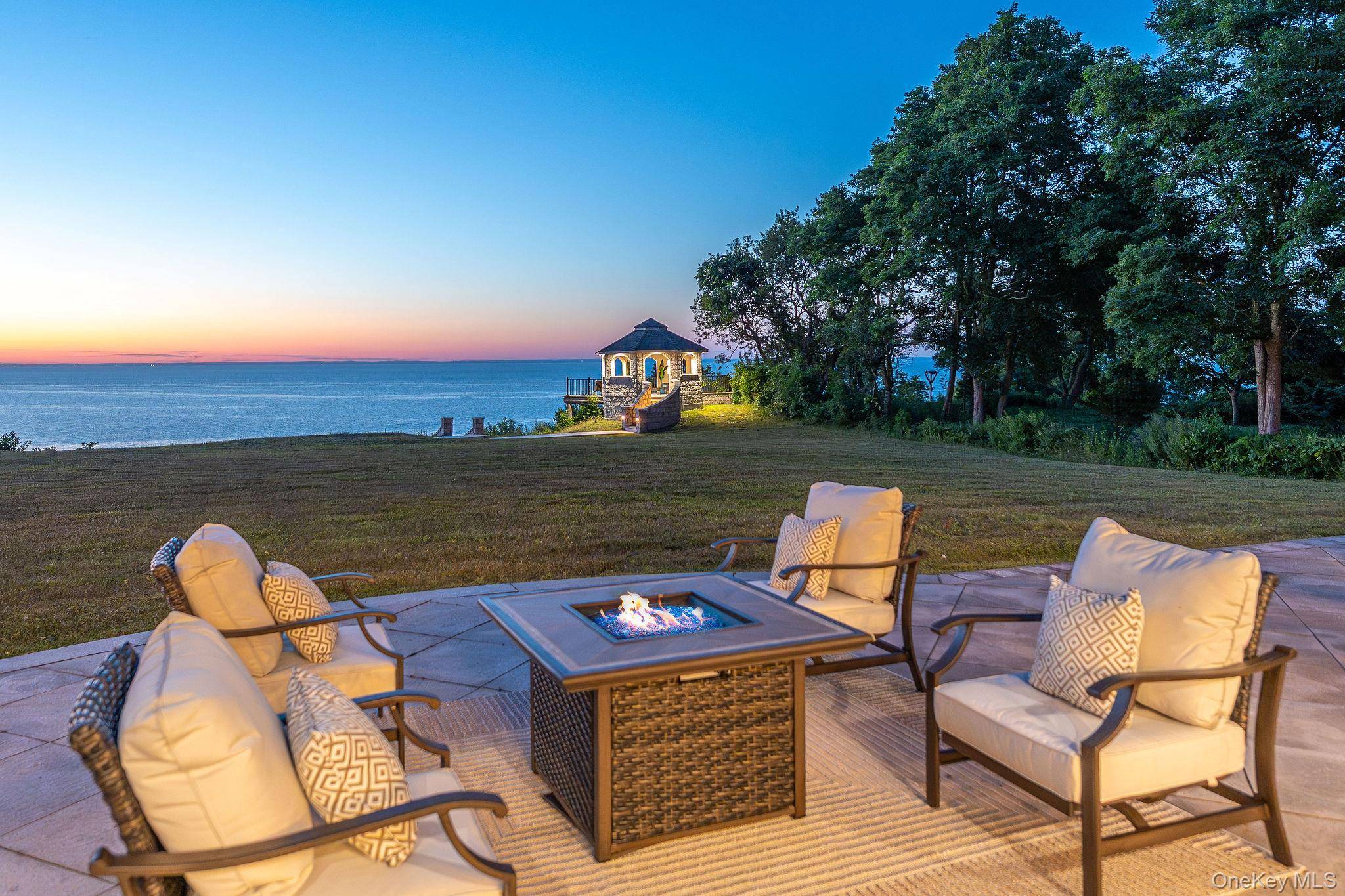 Mattituck, NY 11952,3875 Hallock LN