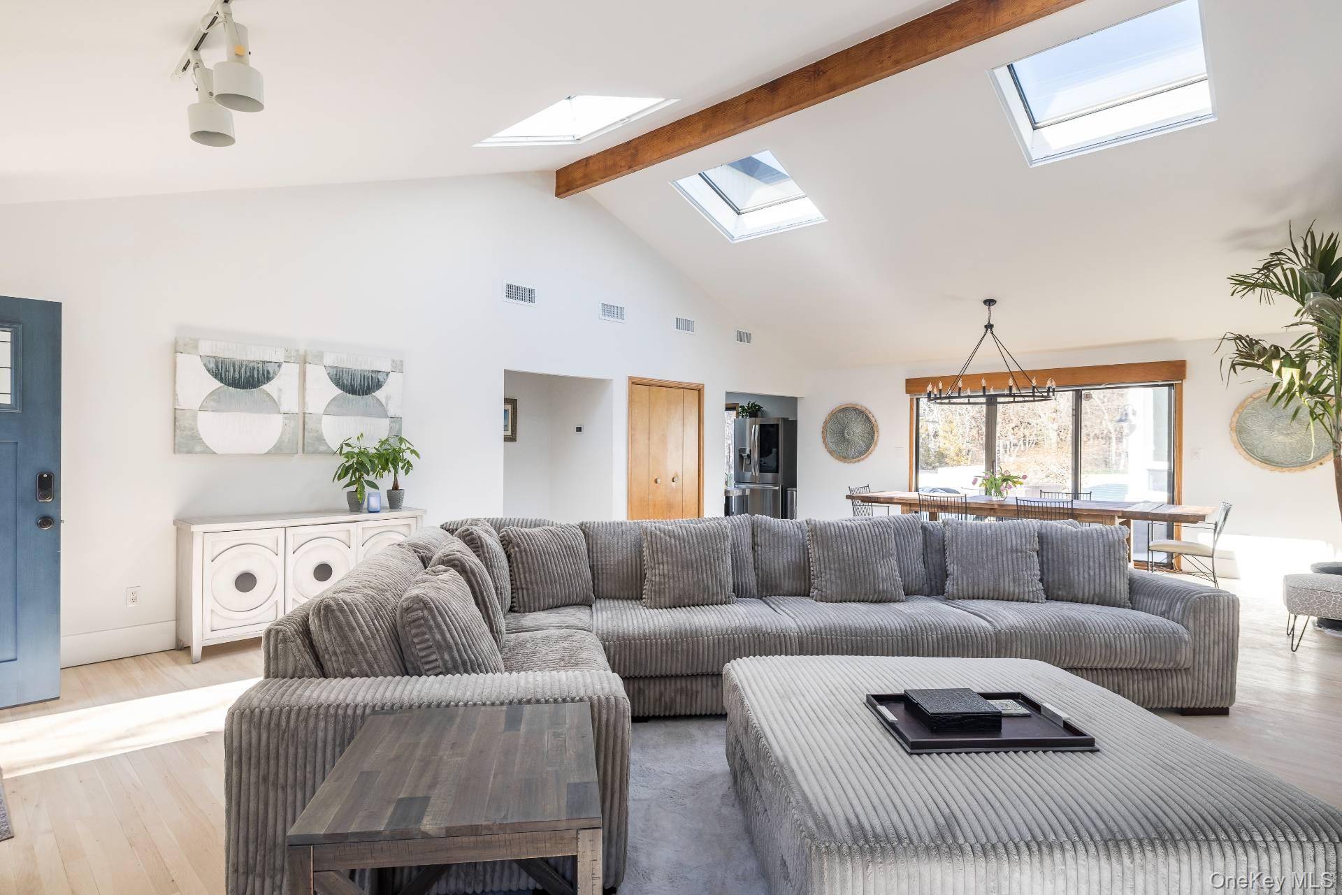 East Hampton, NY 11937,29 Blue Jay Way