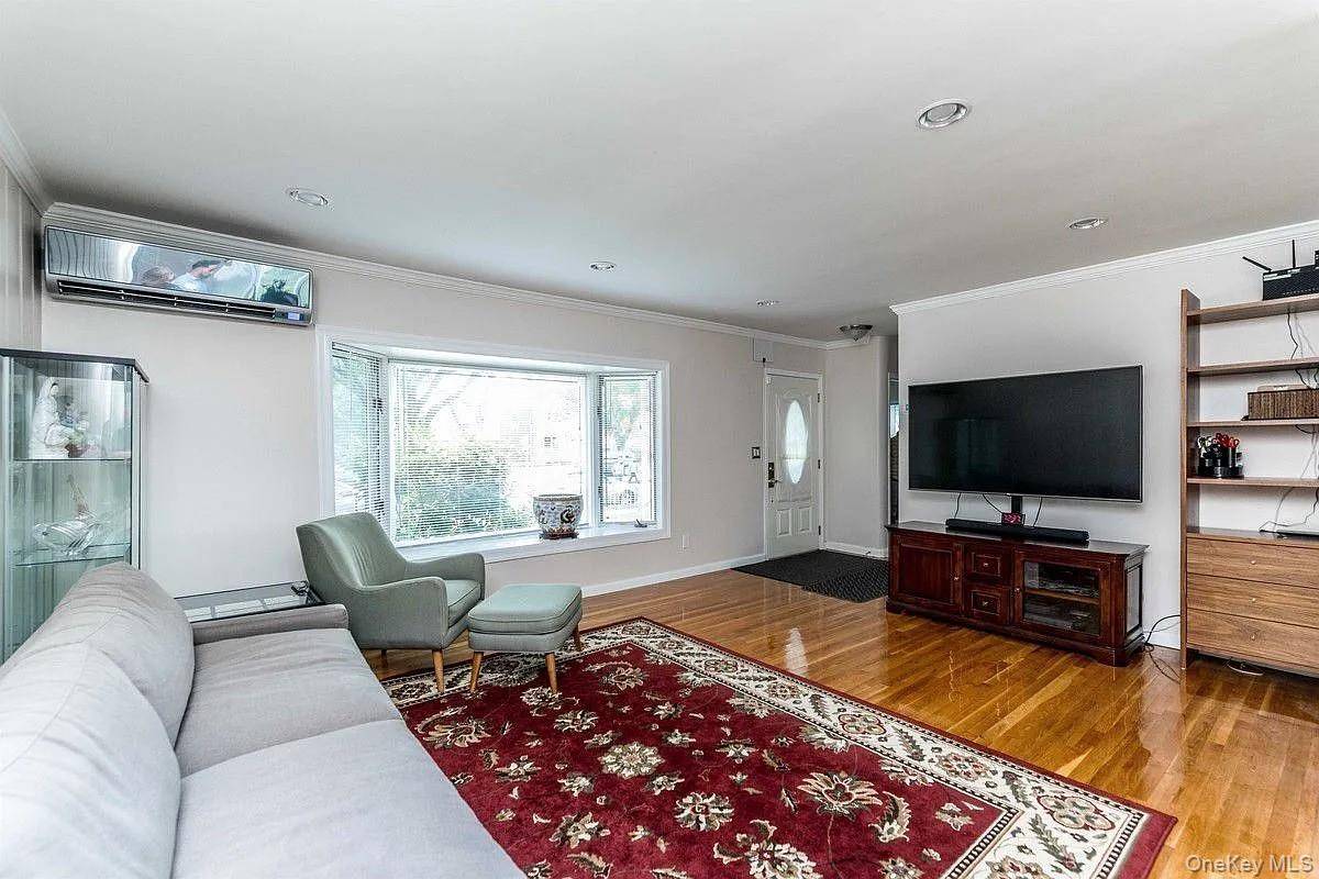 Bayside, NY 11364,64-64 Bell BLVD
