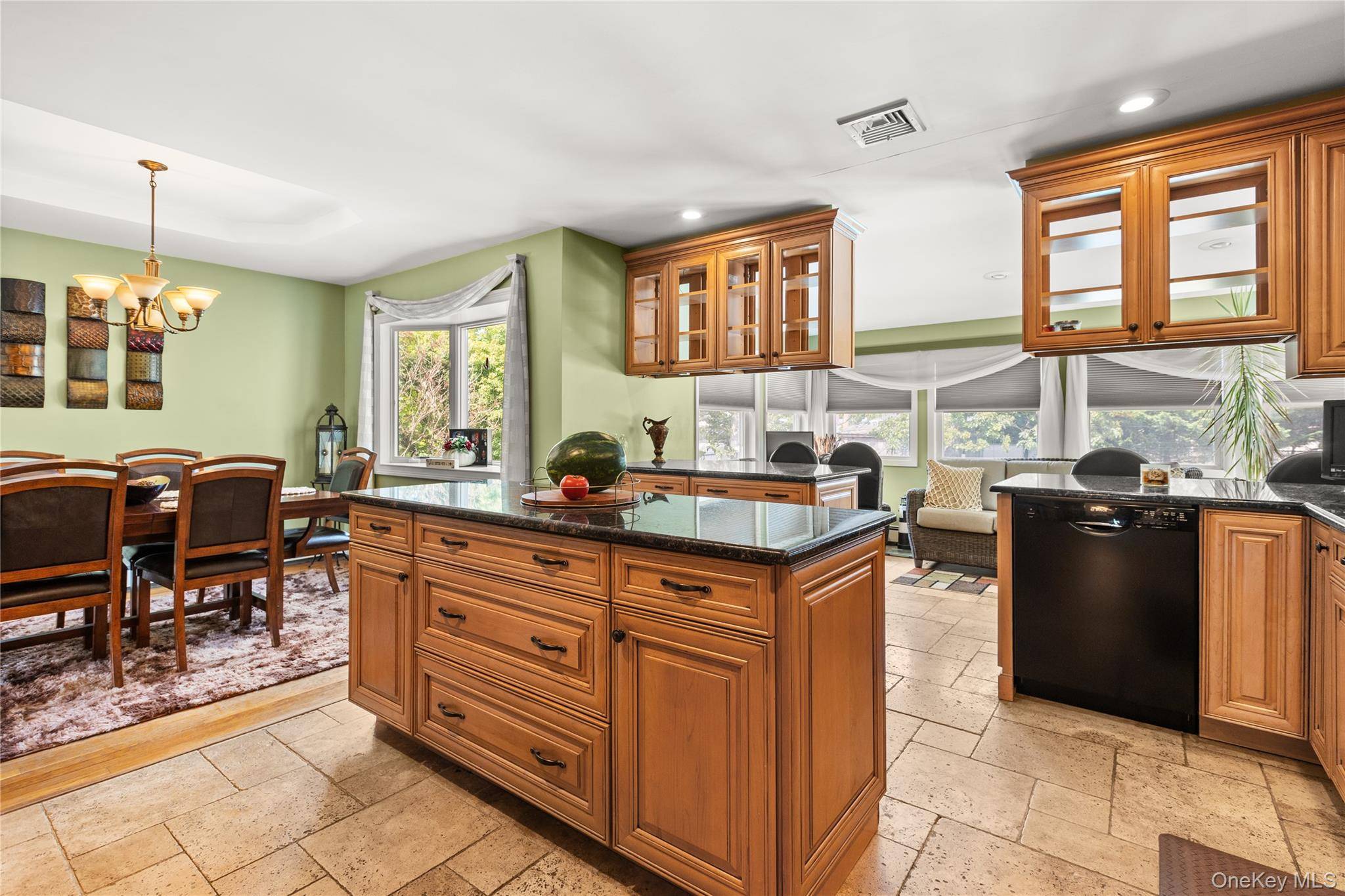 East Islip, NY 11730,43 Tracy LN