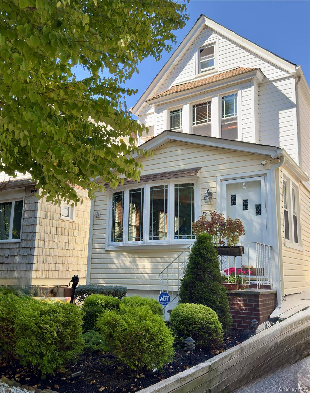 Glendale, NY 11385,7842 64th LN