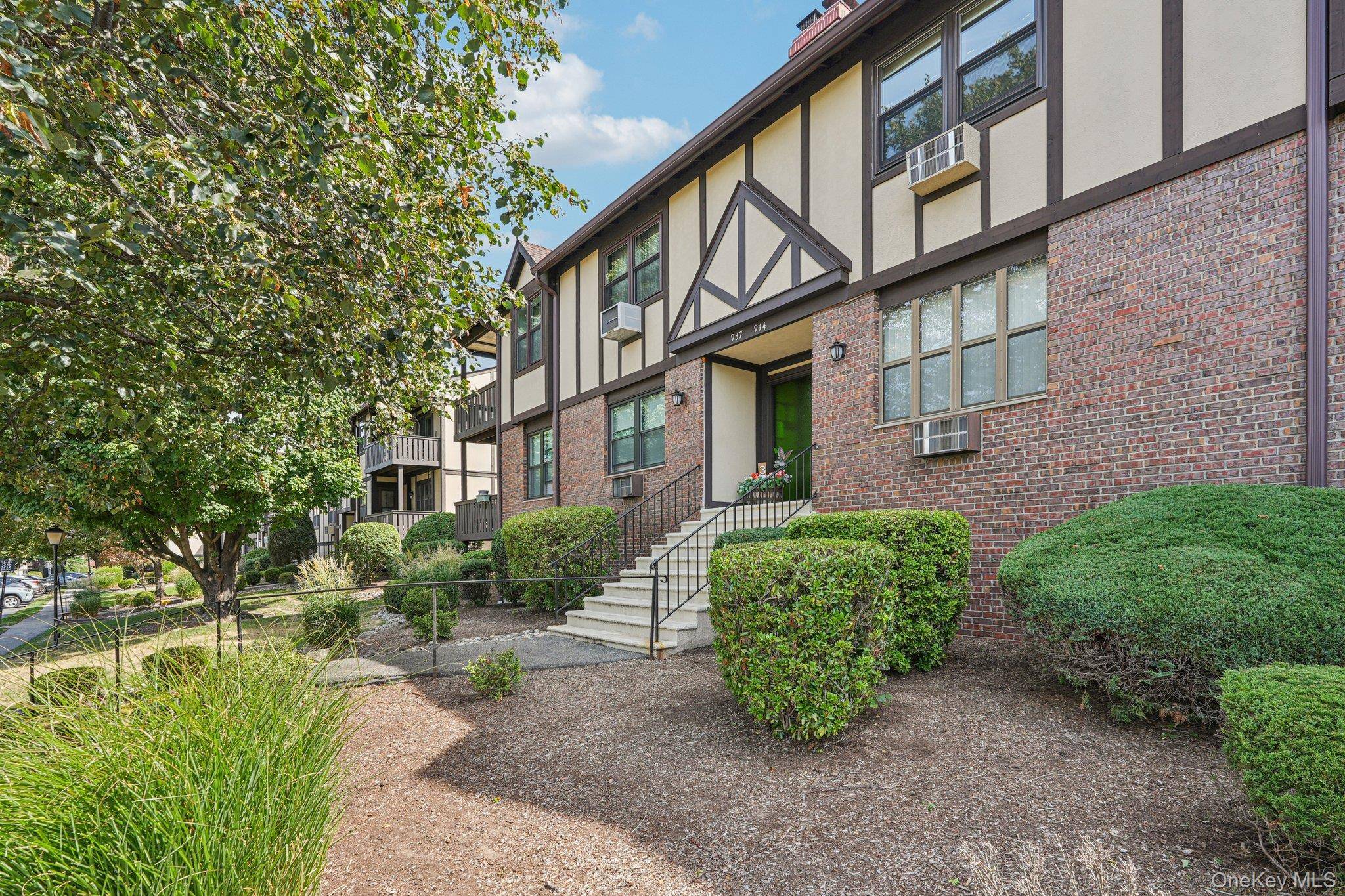 Valley Cottage, NY 10989,943 Sierra Vista LN