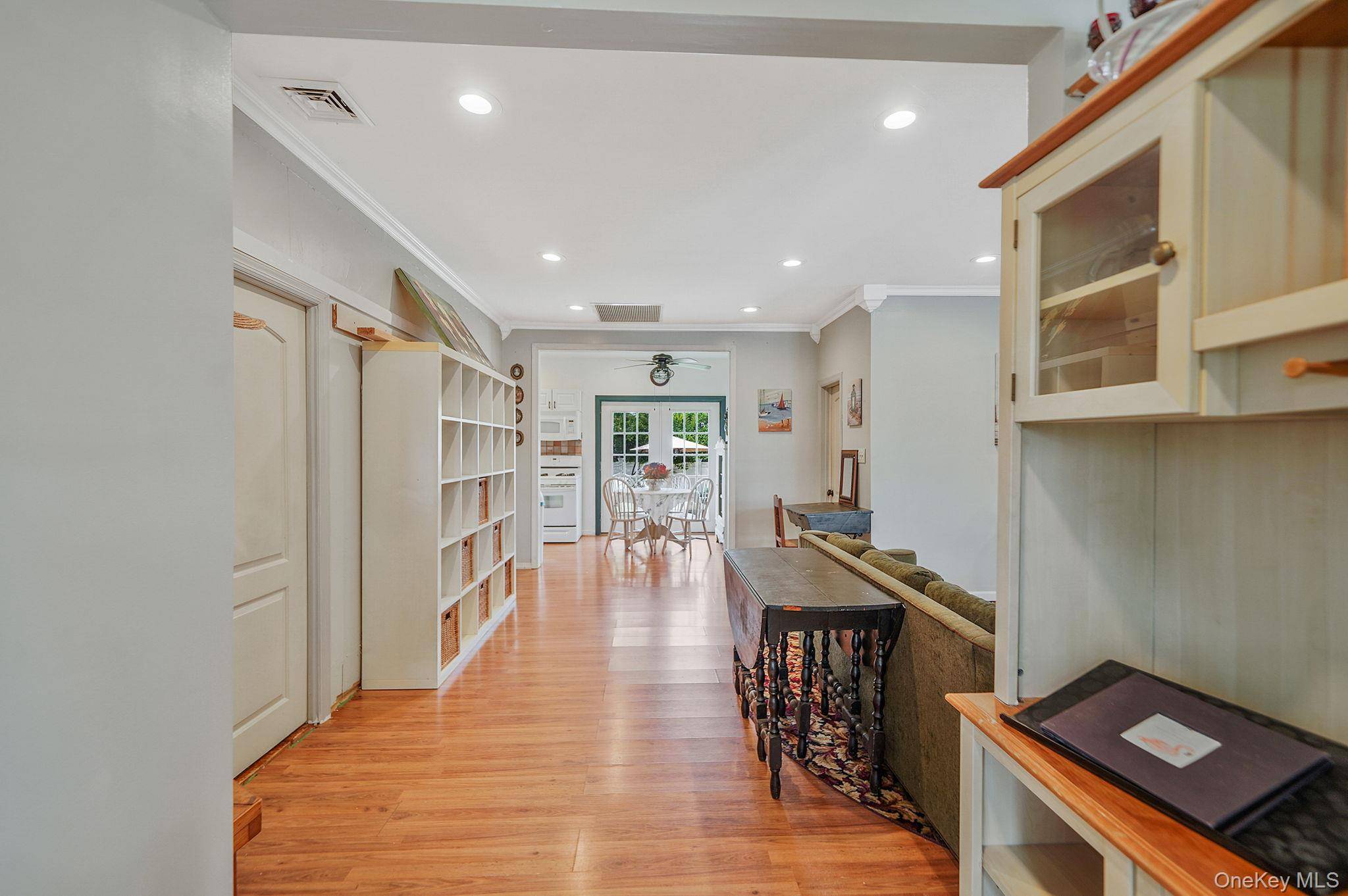 Patchogue, NY 11772,25 Patchogue ST