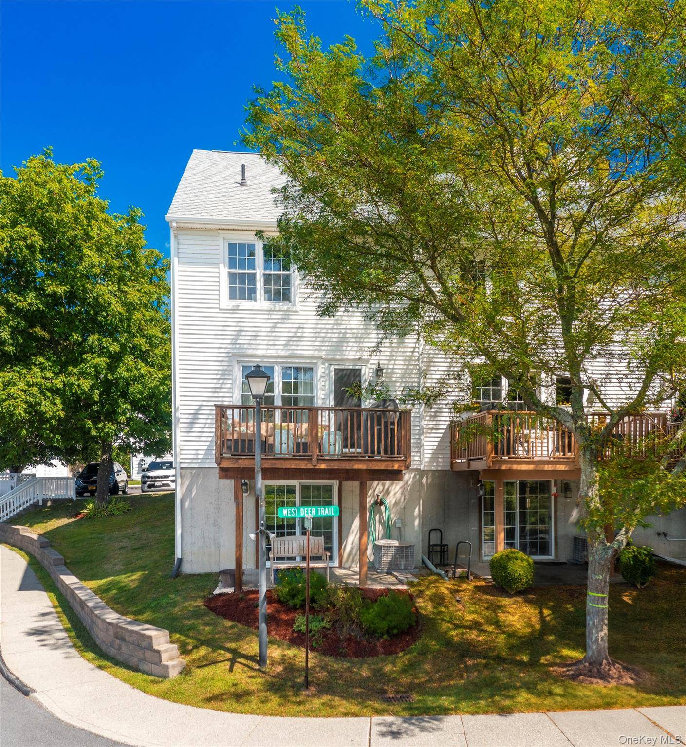 Pawling, NY 12564,27 Washington CT