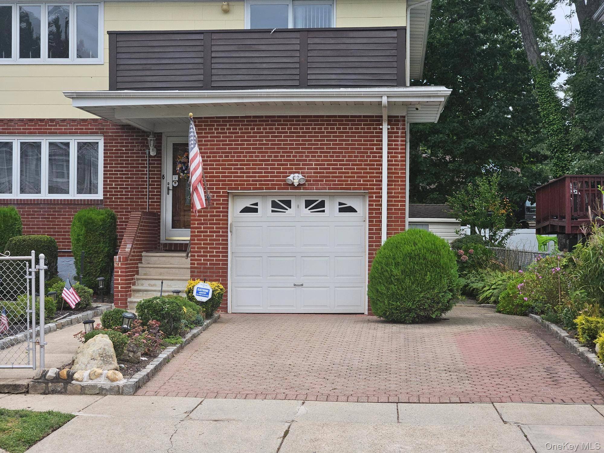 Port Washington, NY 11050,55 Juniper RD #A