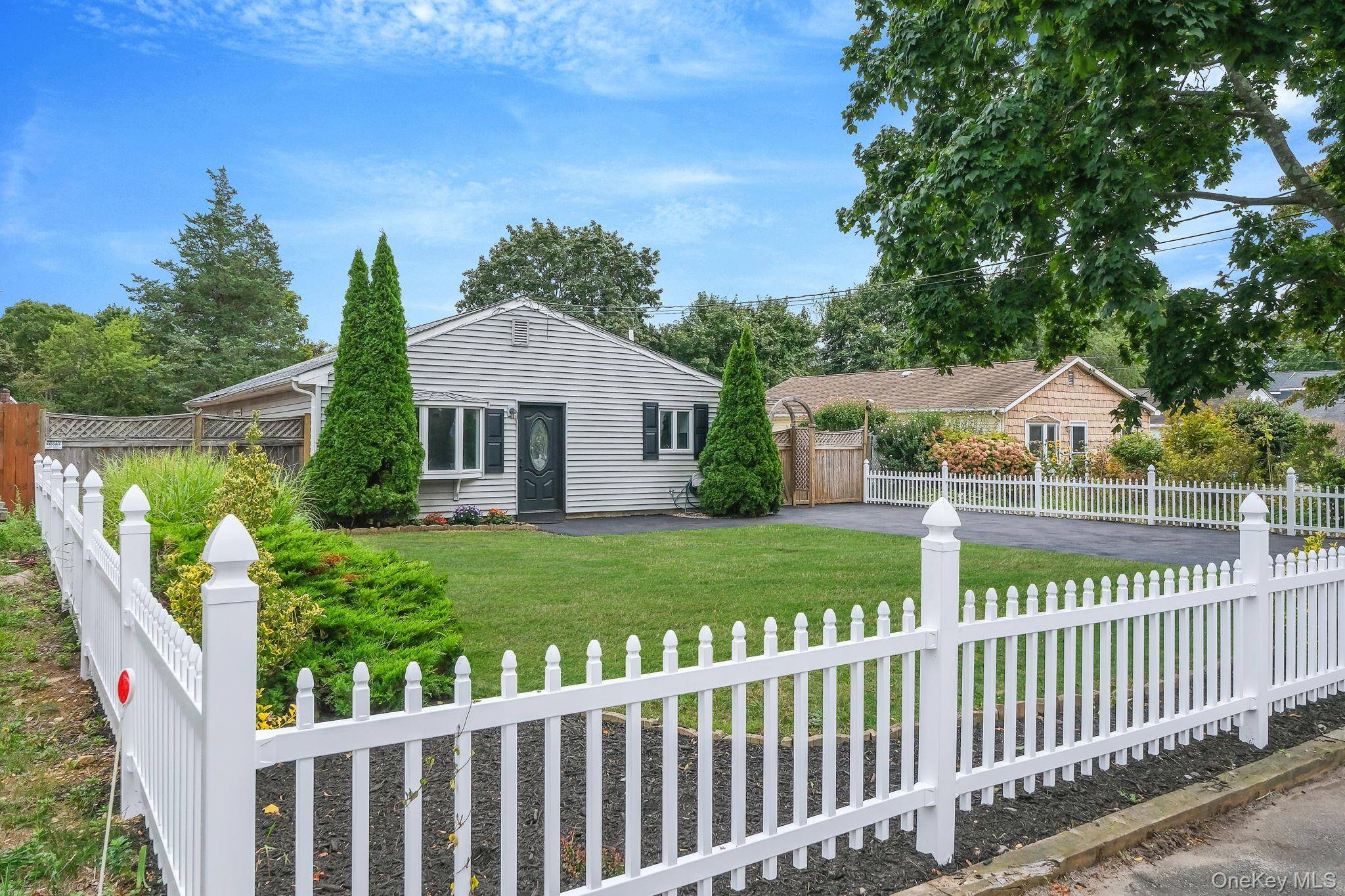 Calverton, NY 11933,66 Laurin RD