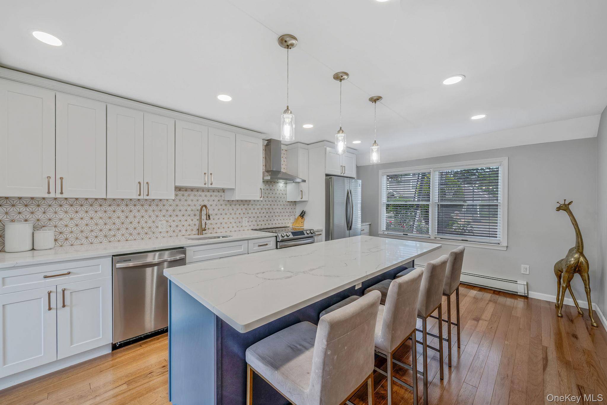 Levittown, NY 11756,56 Cliff LN