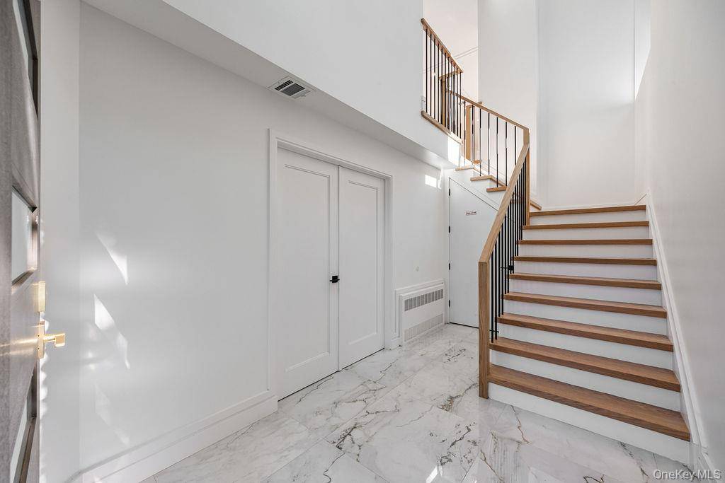 Spring Valley, NY 10977,40 Singer AVE #201