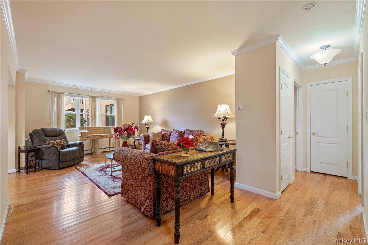 Freeport, NY 11520,210 Westend AVE #8B