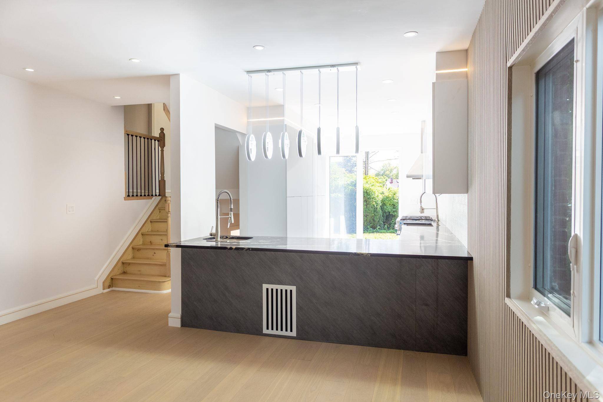 Jamaica Estates, NY 11432,85-49 Avon ST