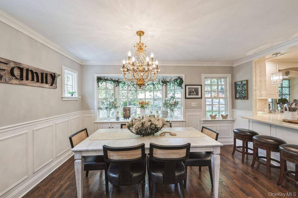 Huntington, NY 11743,15 Briarwood DR