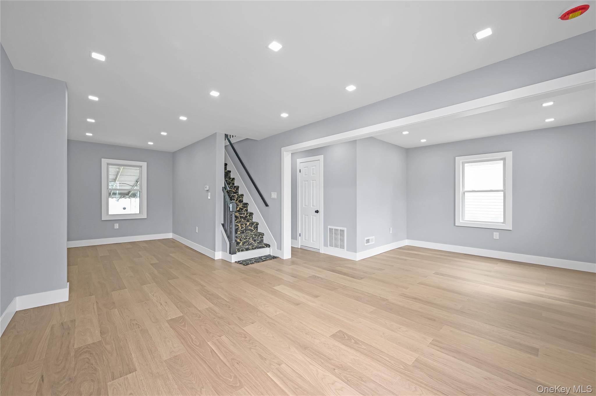 Elmont, NY 11003,179 Hoffman AVE