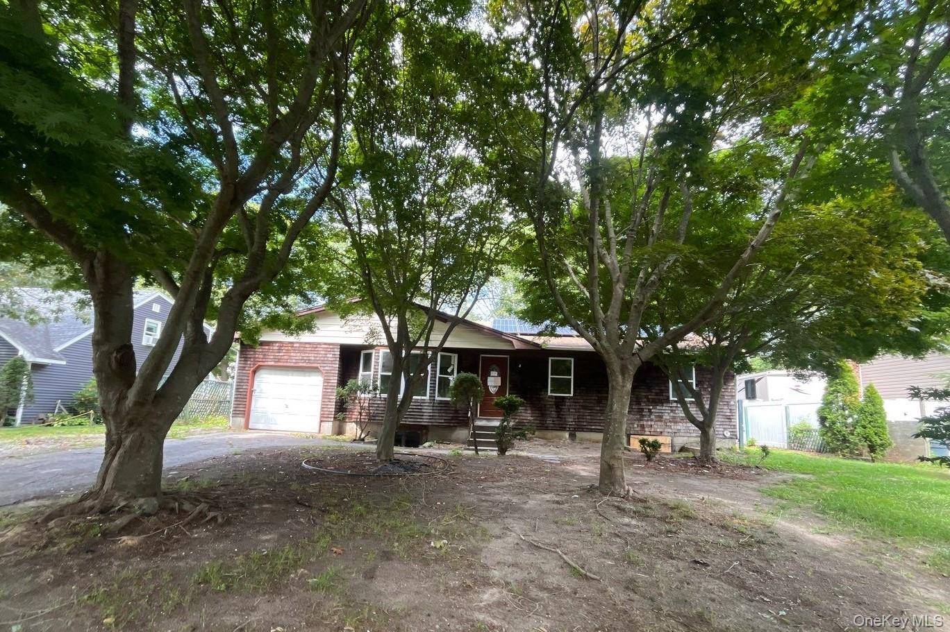 Shirley, NY 11967,17 Appel DR