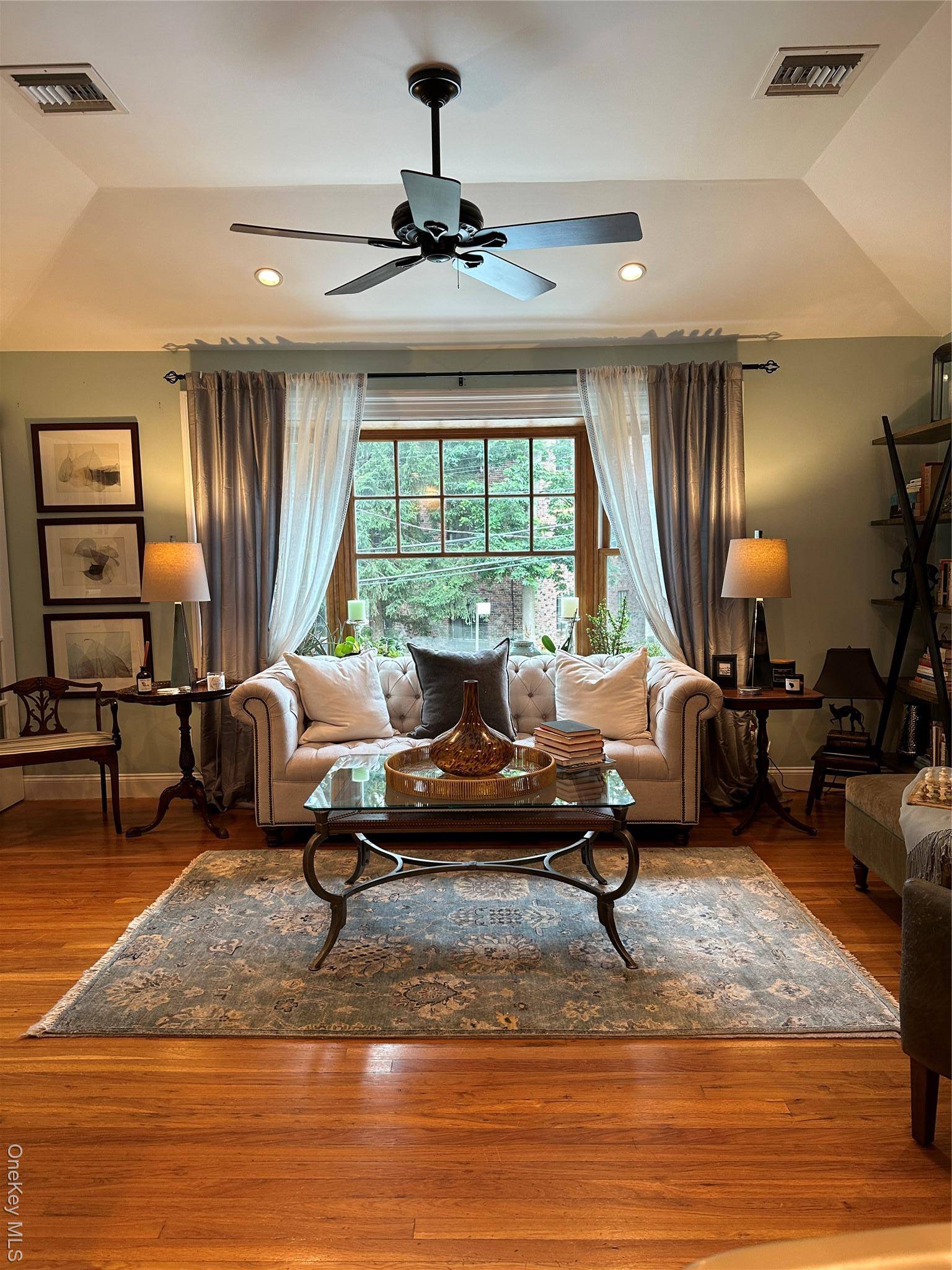 Douglaston, NY 11363,38-47 Douglaston Pkwy