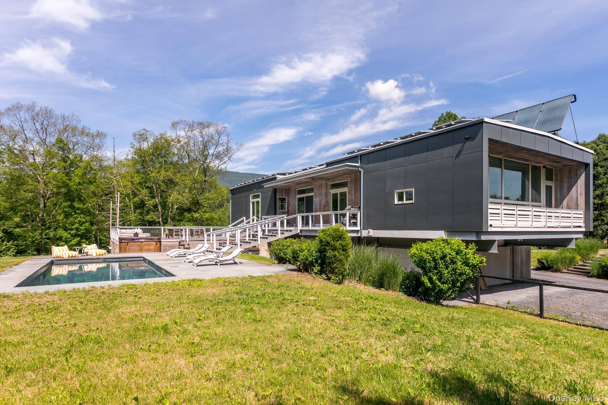 Saugerties, NY 12477,115 Band Camp RD