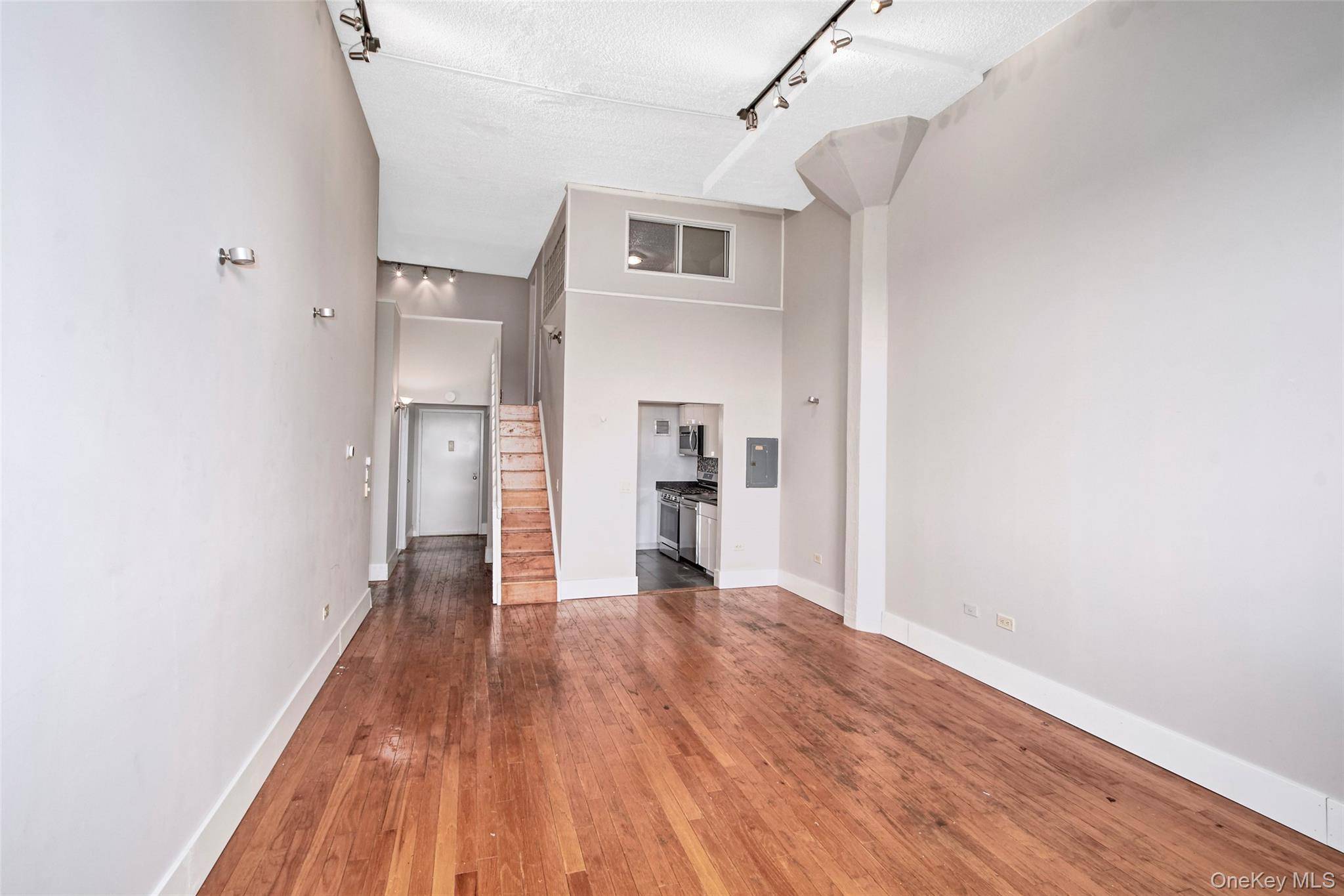 Port Chester, NY 10573,1 Landmark SQ #530