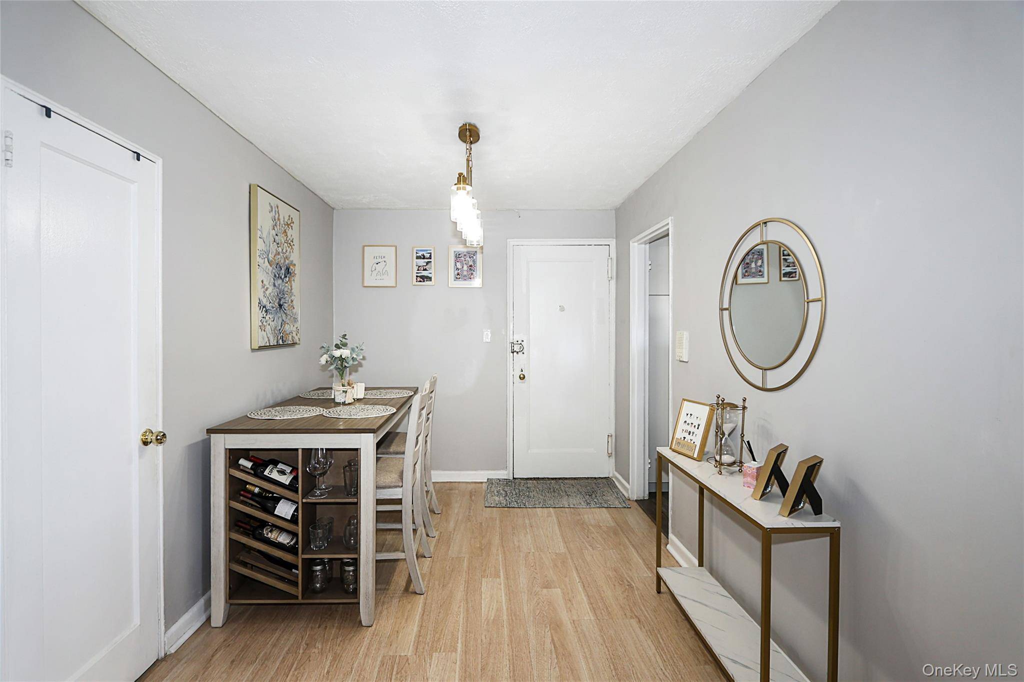 Briarwood, NY 11435,147-10 84th RD #6K