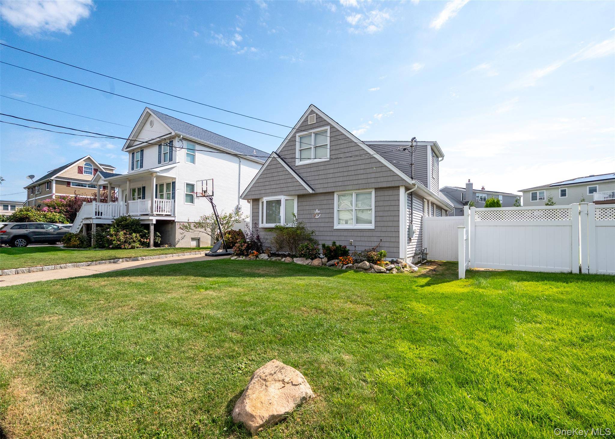 Babylon, NY 11702,437 Little East Neck RD