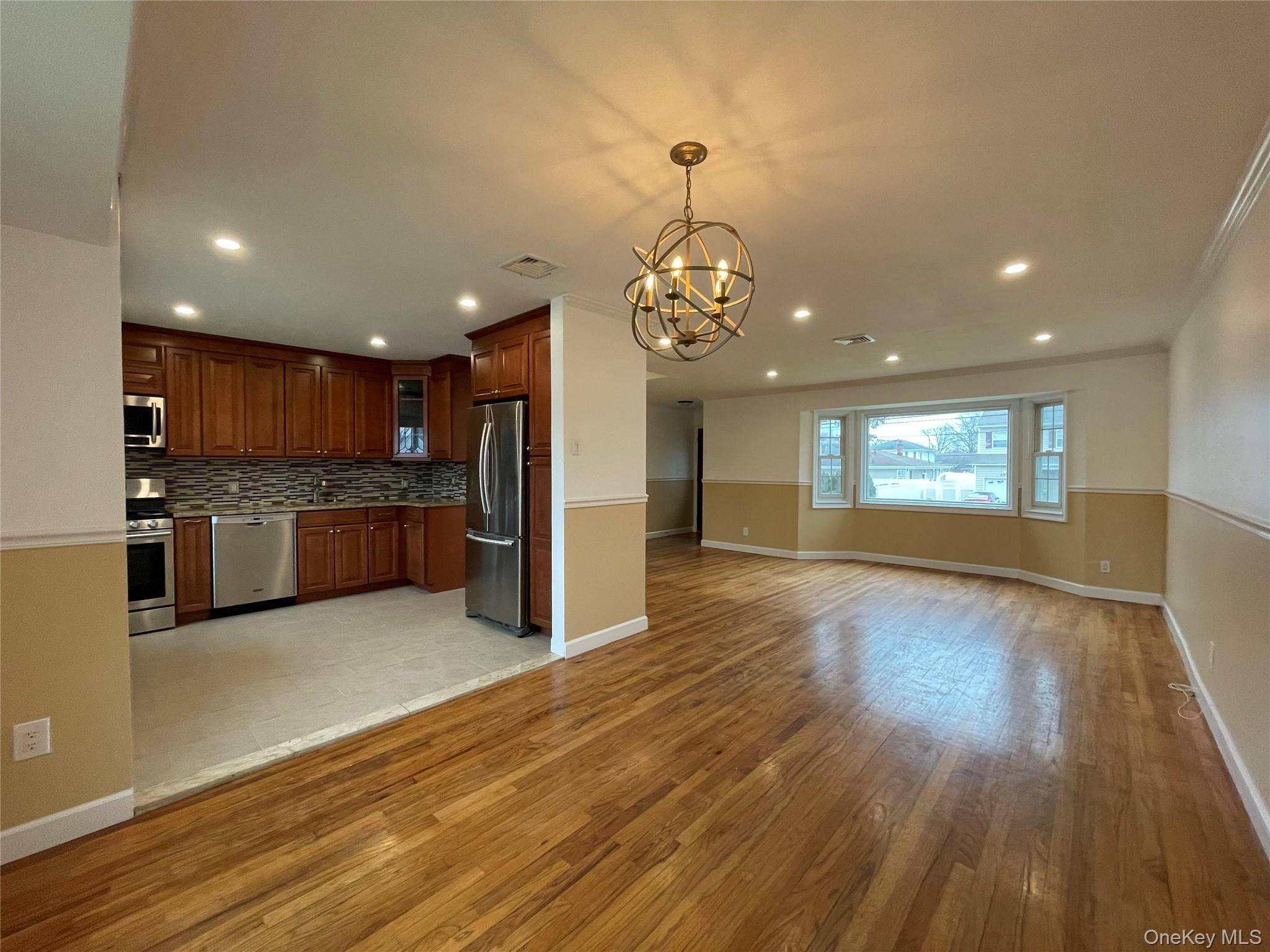 North Babylon, NY 11703,506 Dewitt AVE