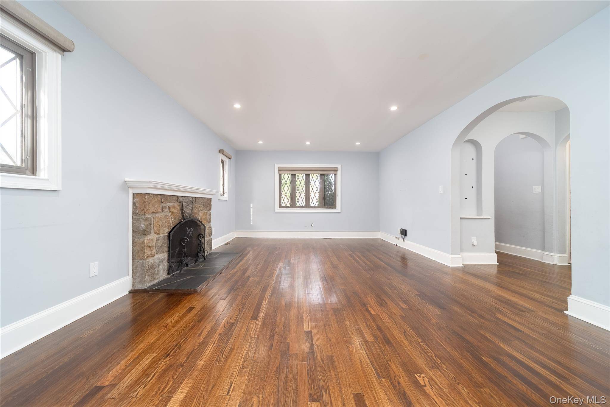 Manhasset, NY 11030,22 Andover LN