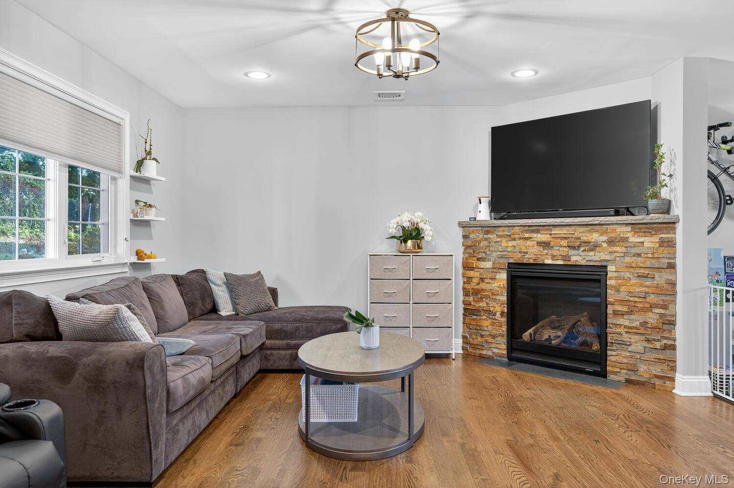 Glen Cove, NY 11542,10 Lee Gray CT