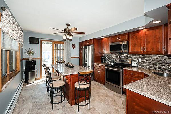 Levittown, NY 11756,72 Orchid RD