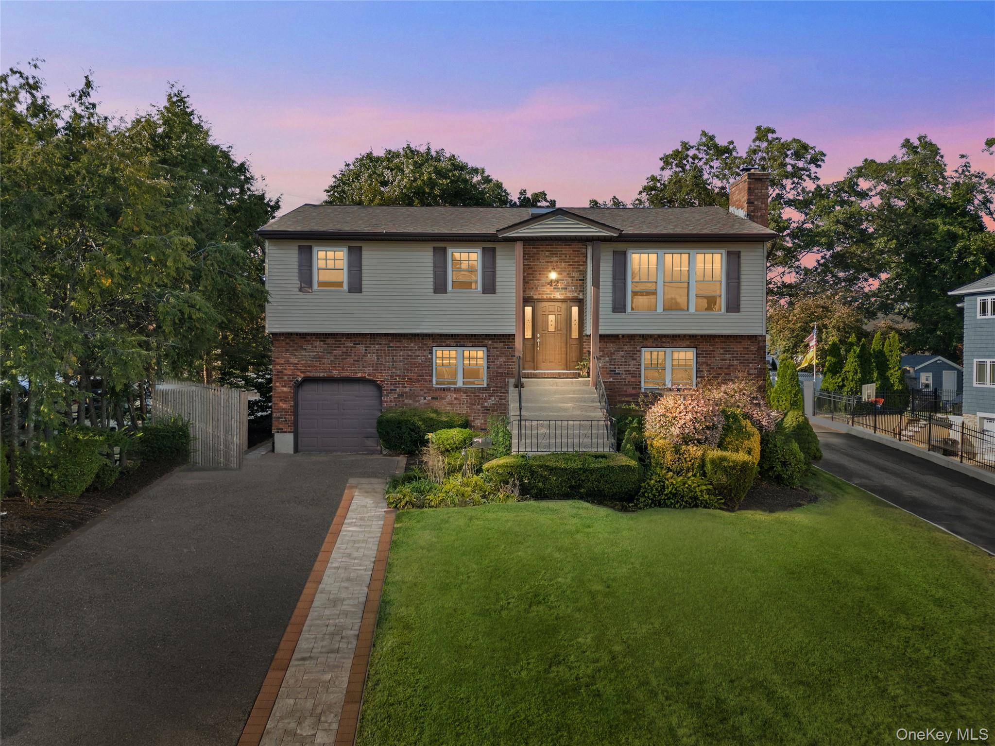 Old Bethpage, NY 11804,42 Schoolhouse RD