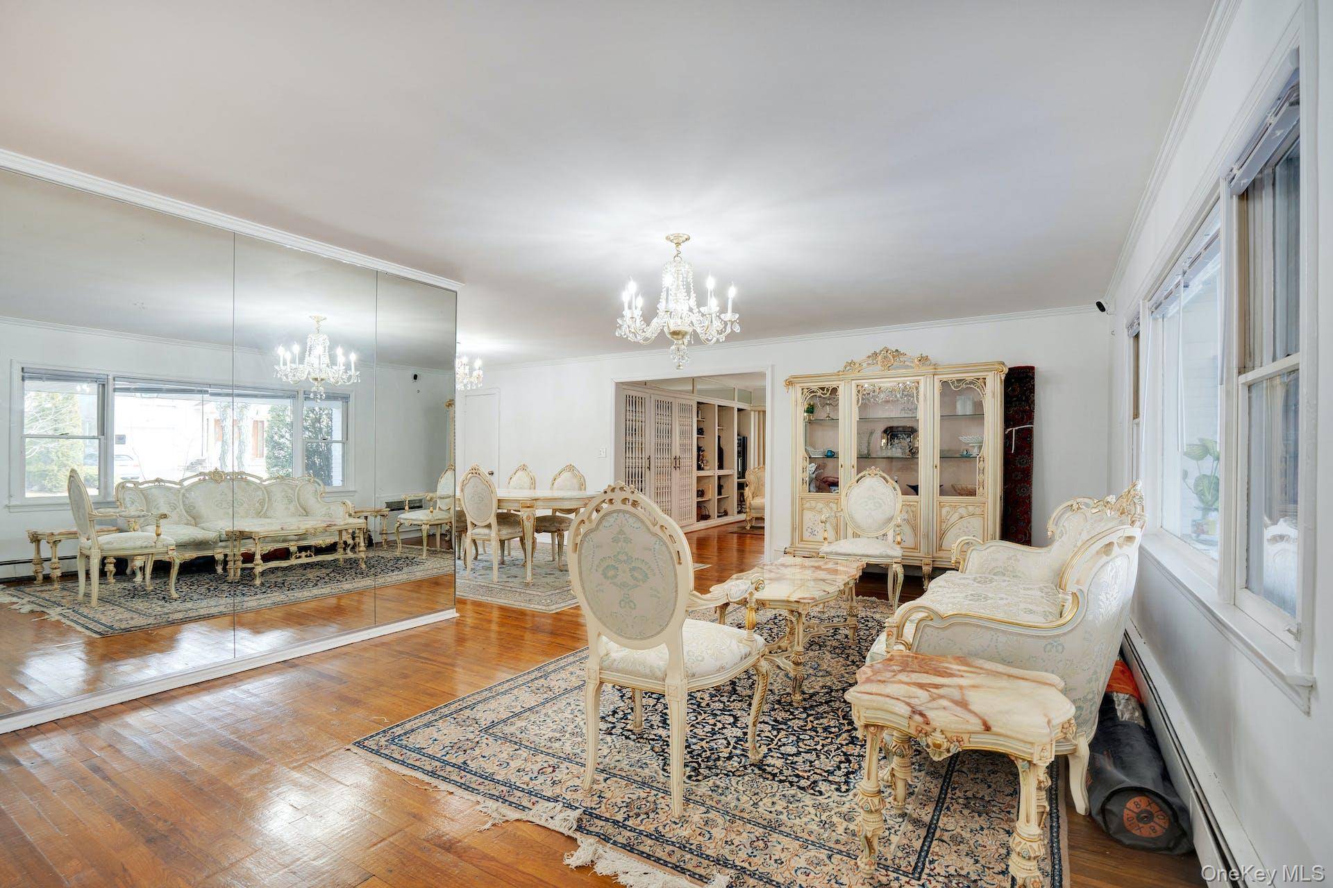 Great Neck, NY 11023,69A Warwick RD