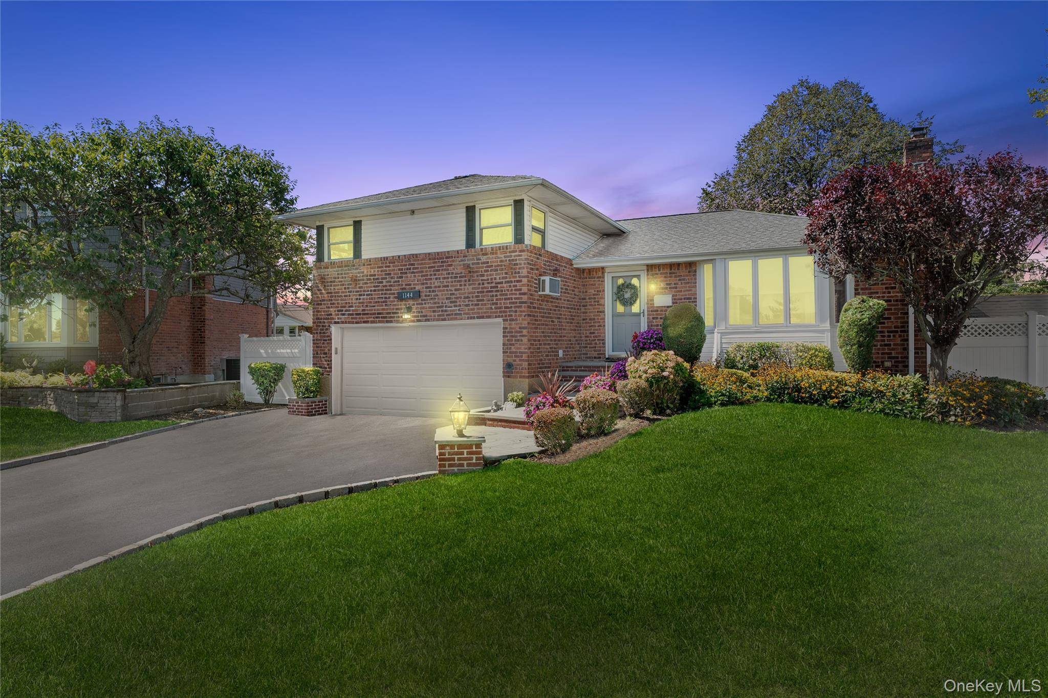 Seaford, NY 11783,1144 Greenway CT