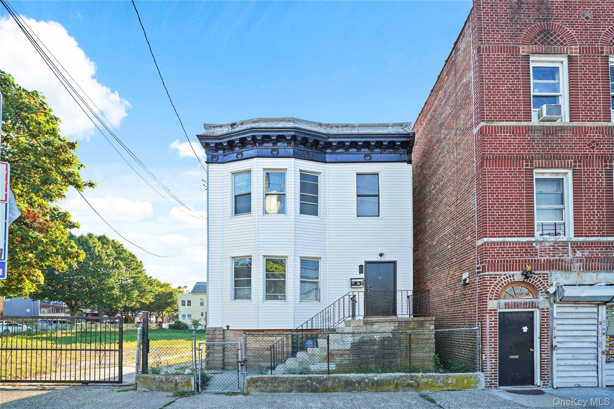 Bronx, NY 10473,909 Castle Hill AVE