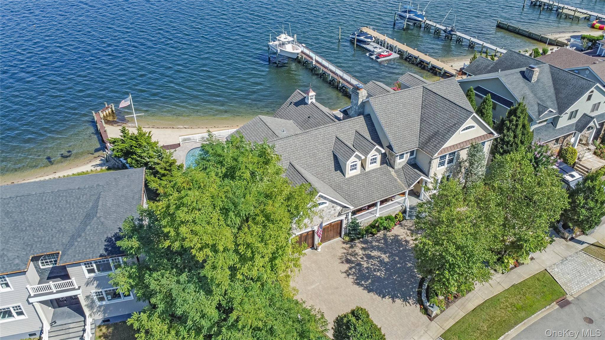 Massapequa, NY 11758,266 E Shore DR