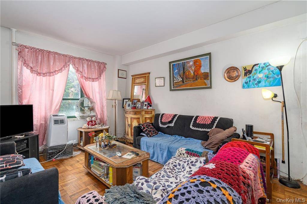 Bronx, NY 10462,1501 Metropolitan AVE #6C