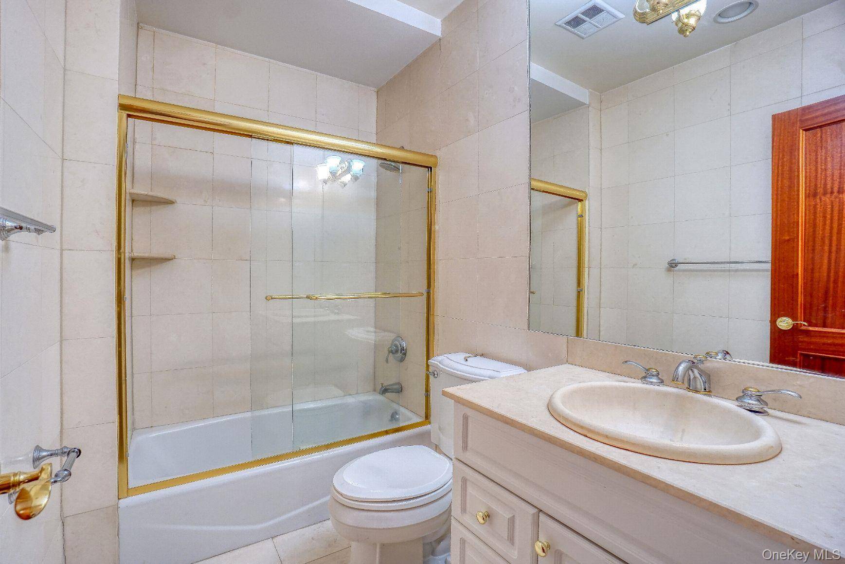 Great Neck, NY 11021,171 Great Neck RD #2L