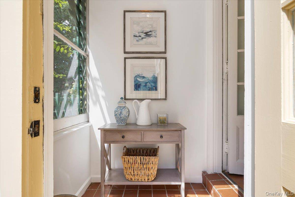 Forest Hills, NY 11375,306 Burns ST