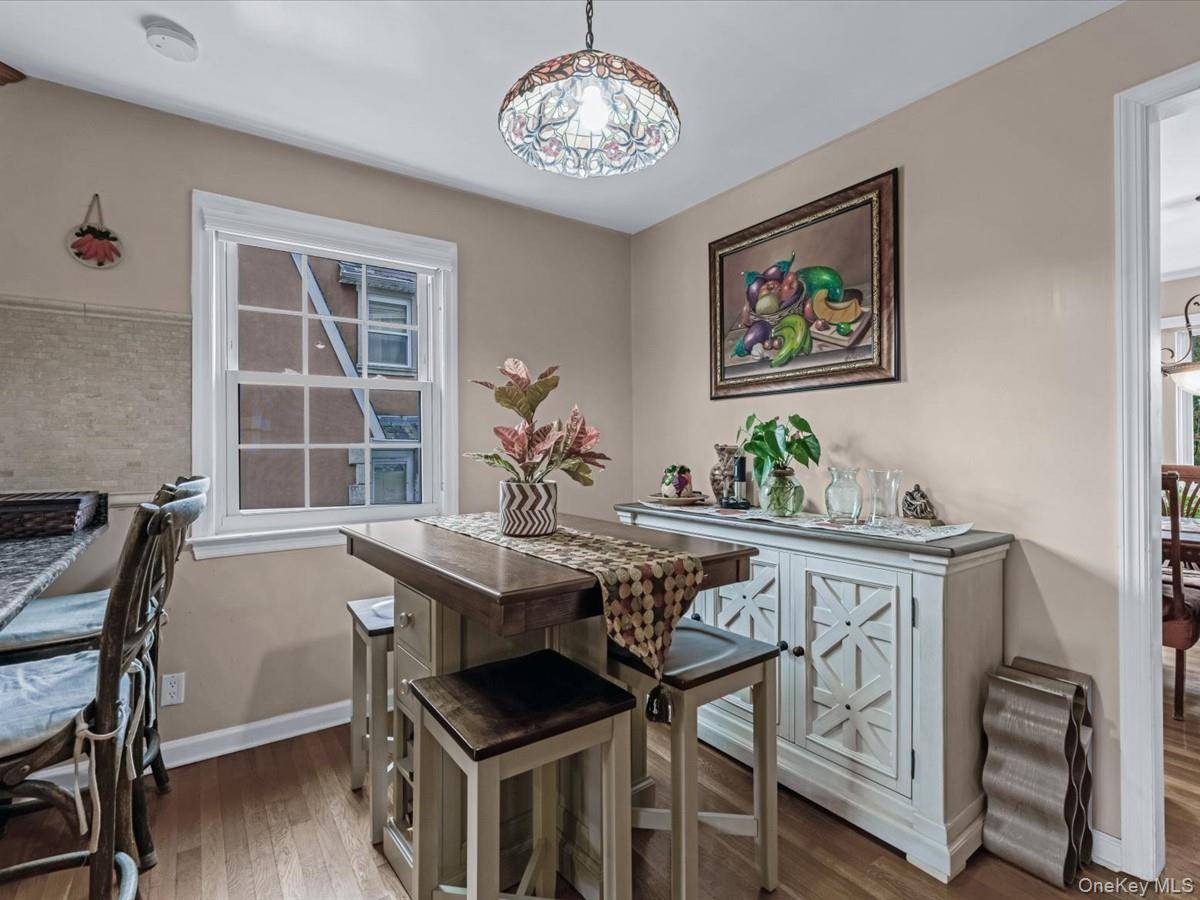 Yonkers, NY 10710,33 Berkshire RD